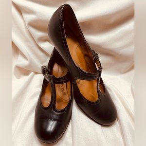 Sofft “Valentina” Vintage style T-Straps in black leather. Size 9.